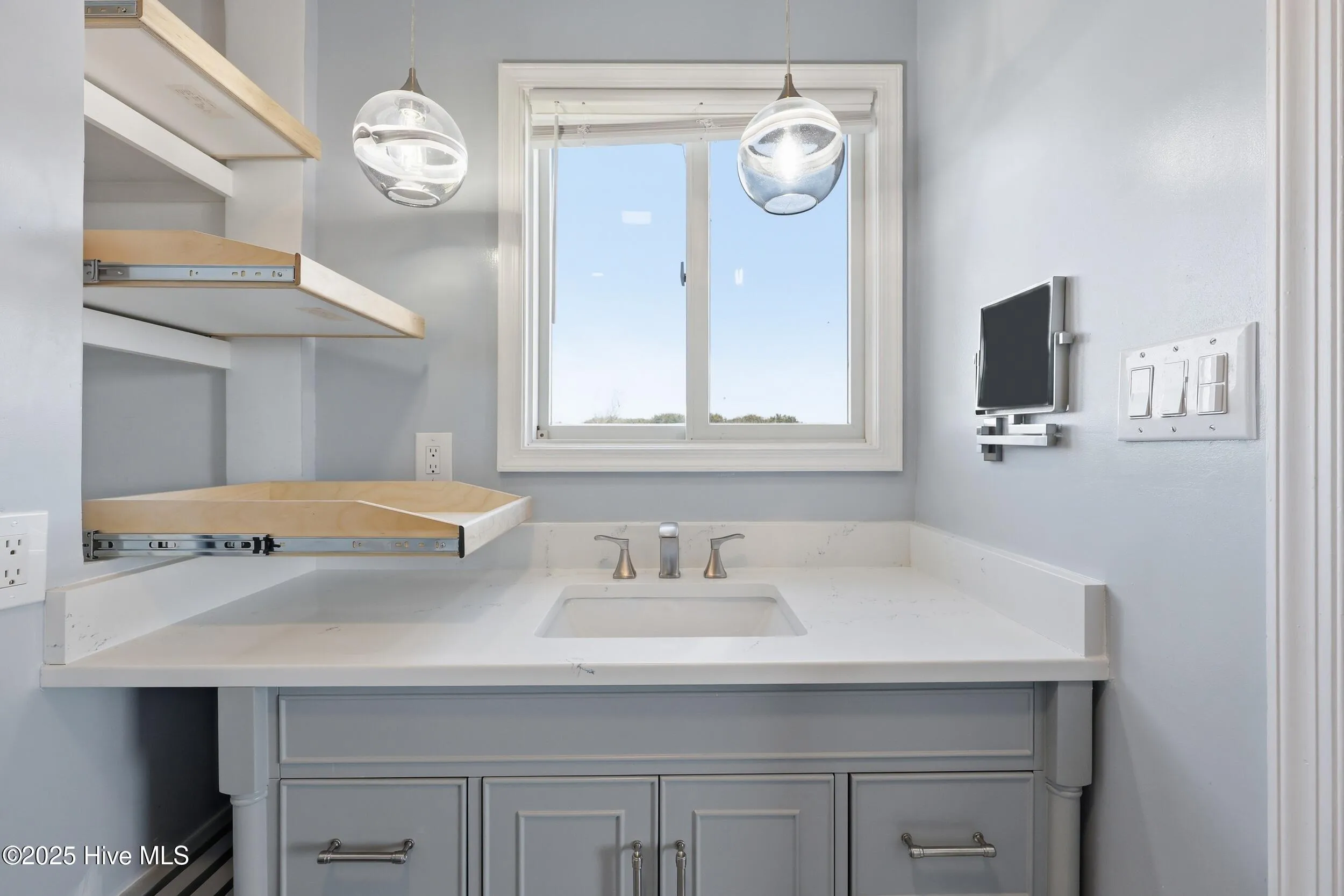 Duck, North Carolina 27949, United States, 2 Bedrooms Bedrooms, ,3 BathroomsBathrooms,Residential,Active,206197