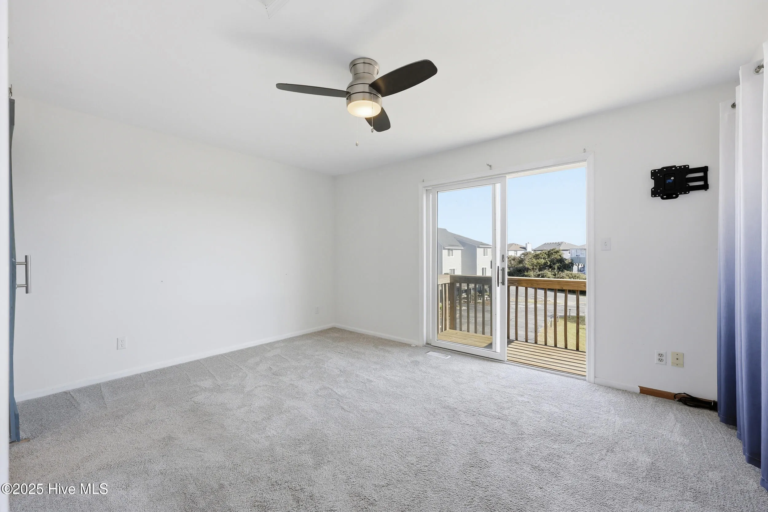 Duck, North Carolina 27949, United States, 2 Bedrooms Bedrooms, ,3 BathroomsBathrooms,Residential,Active,206197