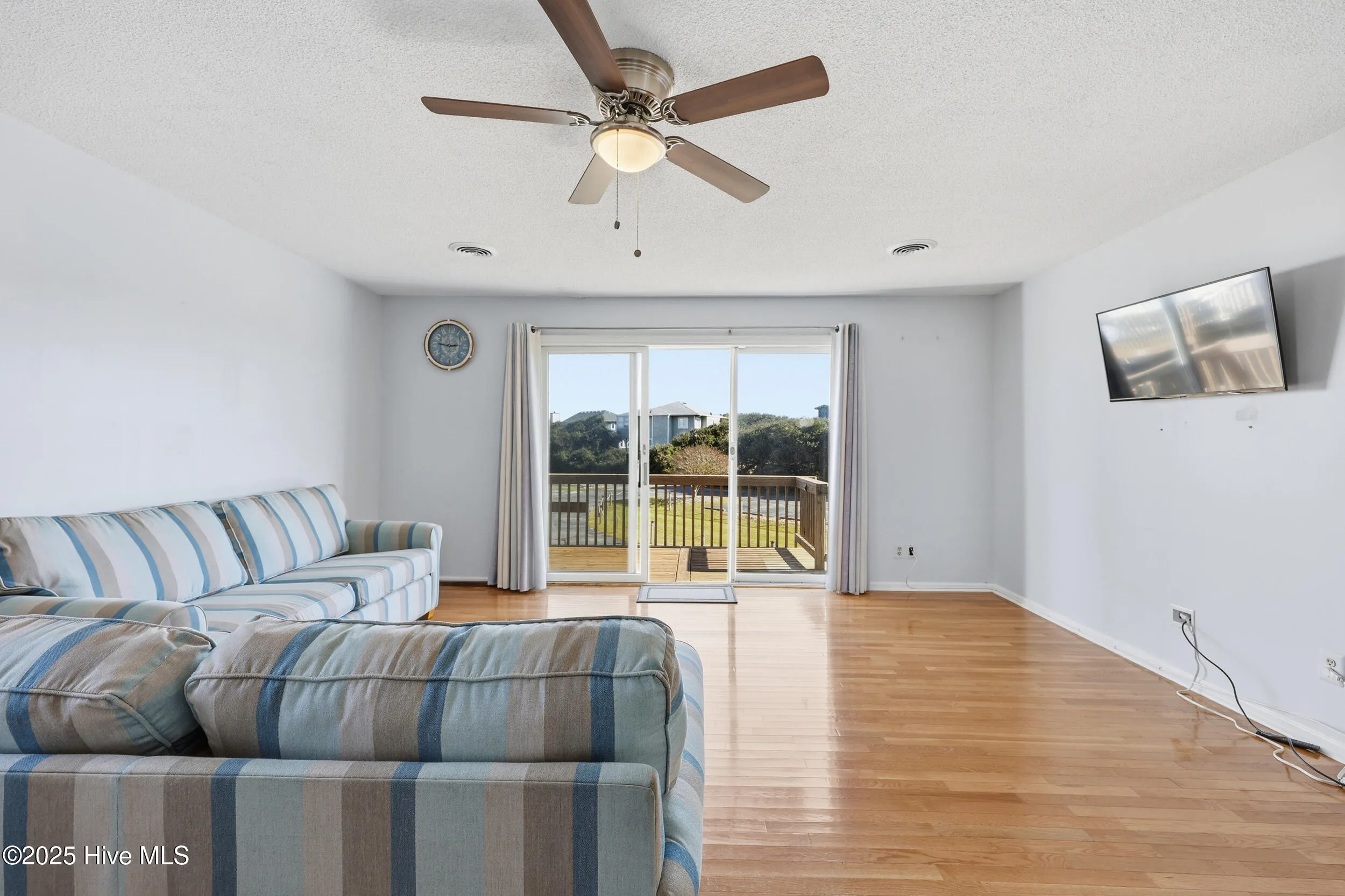 Duck, North Carolina 27949, United States, 2 Bedrooms Bedrooms, ,3 BathroomsBathrooms,Residential,Active,206197