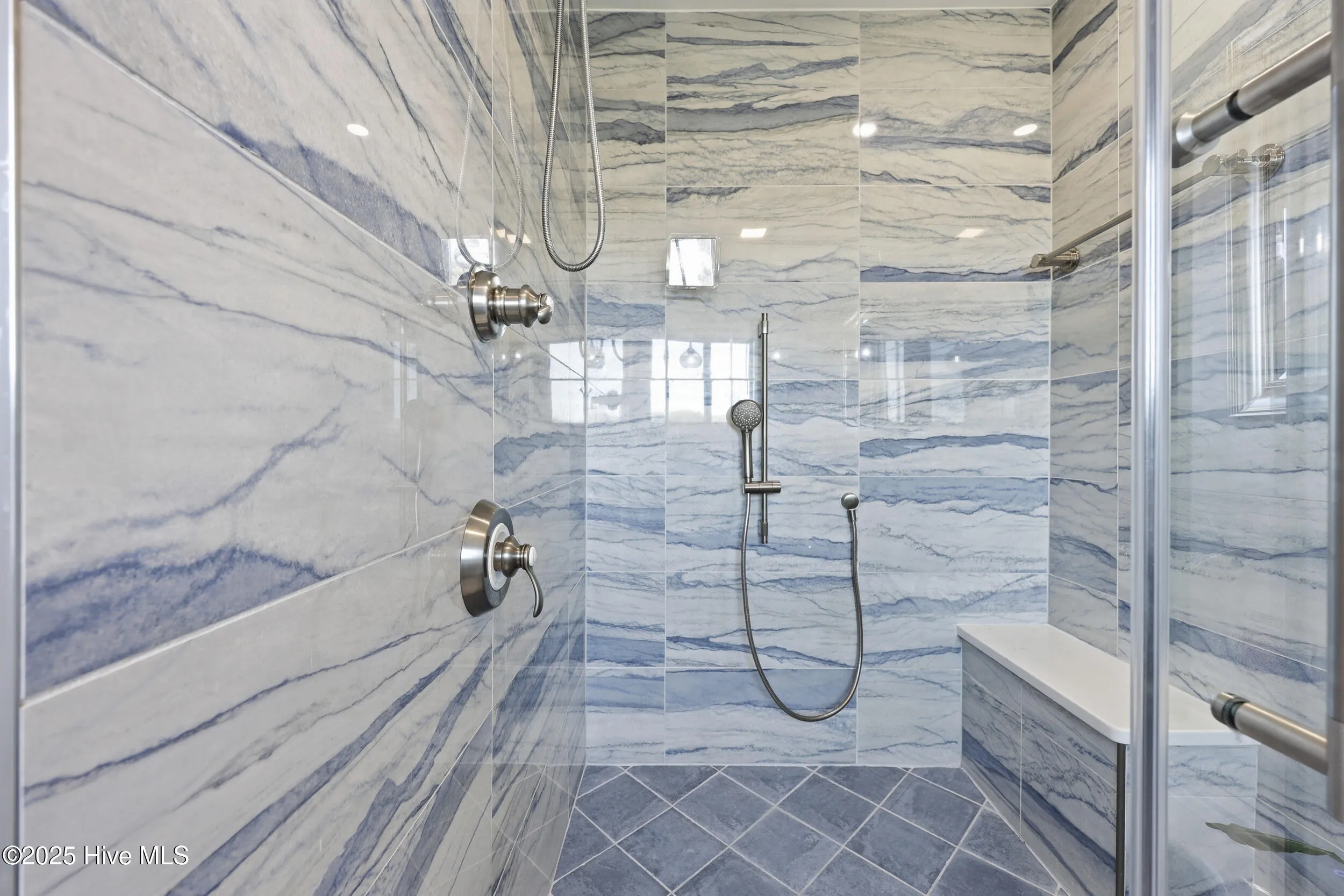 Duck, North Carolina 27949, United States, 2 Bedrooms Bedrooms, ,3 BathroomsBathrooms,Residential,Active,206197