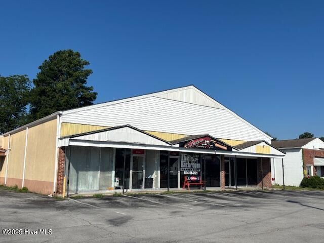 109 Henderson Drive 109-115