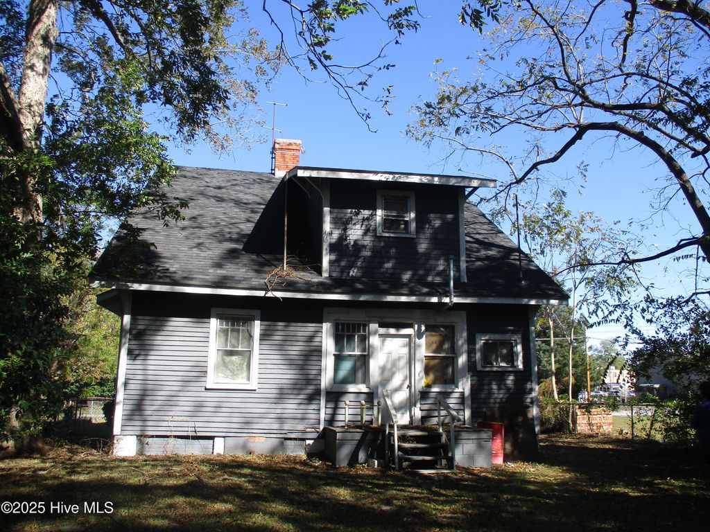 Photo of 113 E Bright Street, Kinston, NC 28501 (MLS # 100538668)