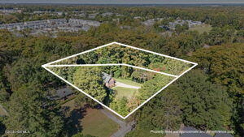 Photo of 102 Oxford Road, Greenville, NC 27858 (MLS # 100535138)