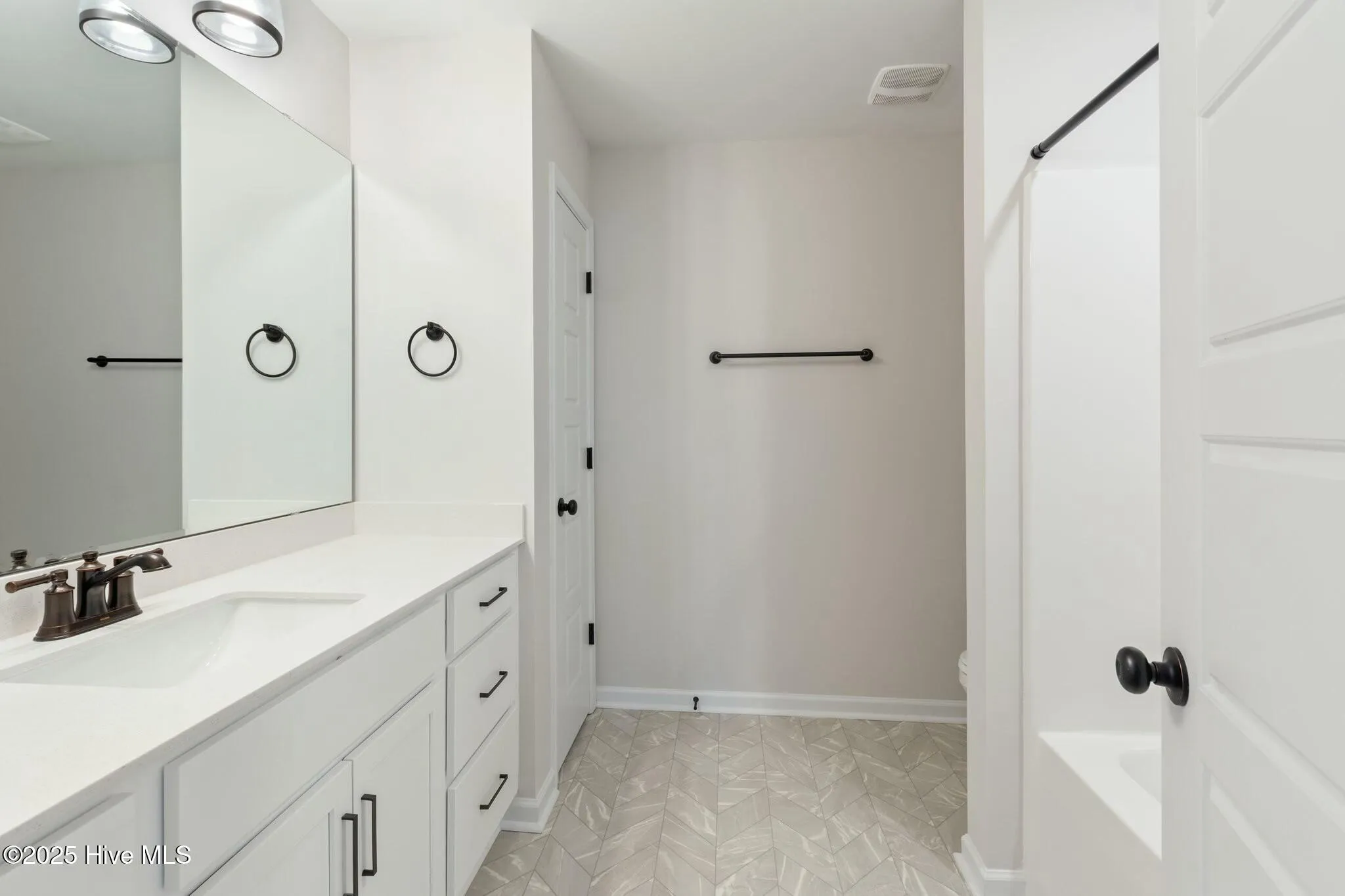 Leland, North Carolina 28479, United States, 3 Bedrooms Bedrooms, ,3 BathroomsBathrooms,Residential,Active,173813