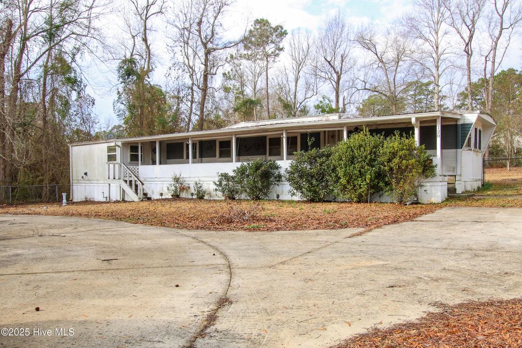 Photo of 120 Youpon Drive, Hubert, NC 28539 (MLS # 100476656)