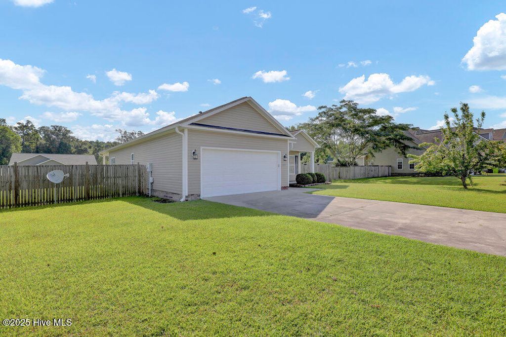 Photo of 109 Borough Nest Drive, Swansboro, NC 28584 (MLS # 100520974)
