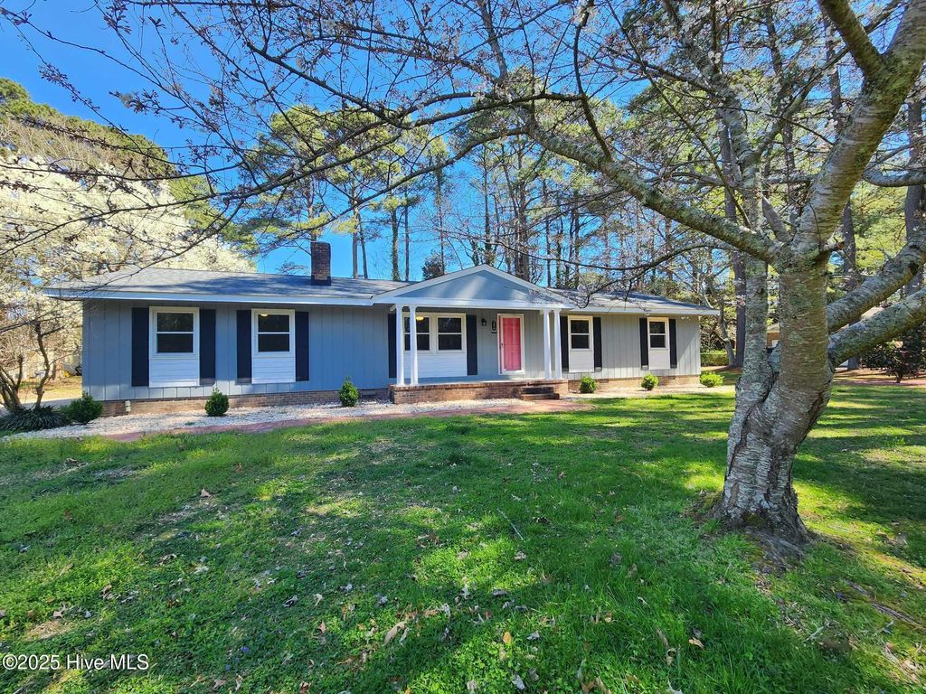 Photo of 106 Hunters Trail E, Elizabeth City, NC 27909 (MLS # 100496605)