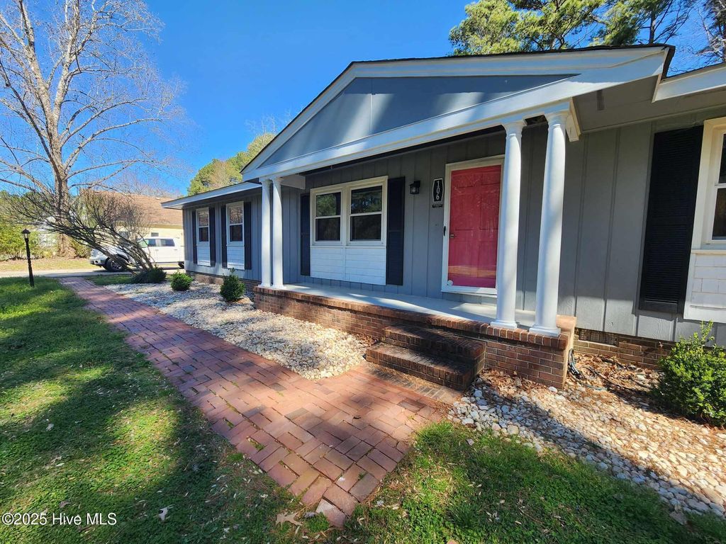 Photo of 106 Hunters Trail E, Elizabeth City, NC 27909 (MLS # 100496605)