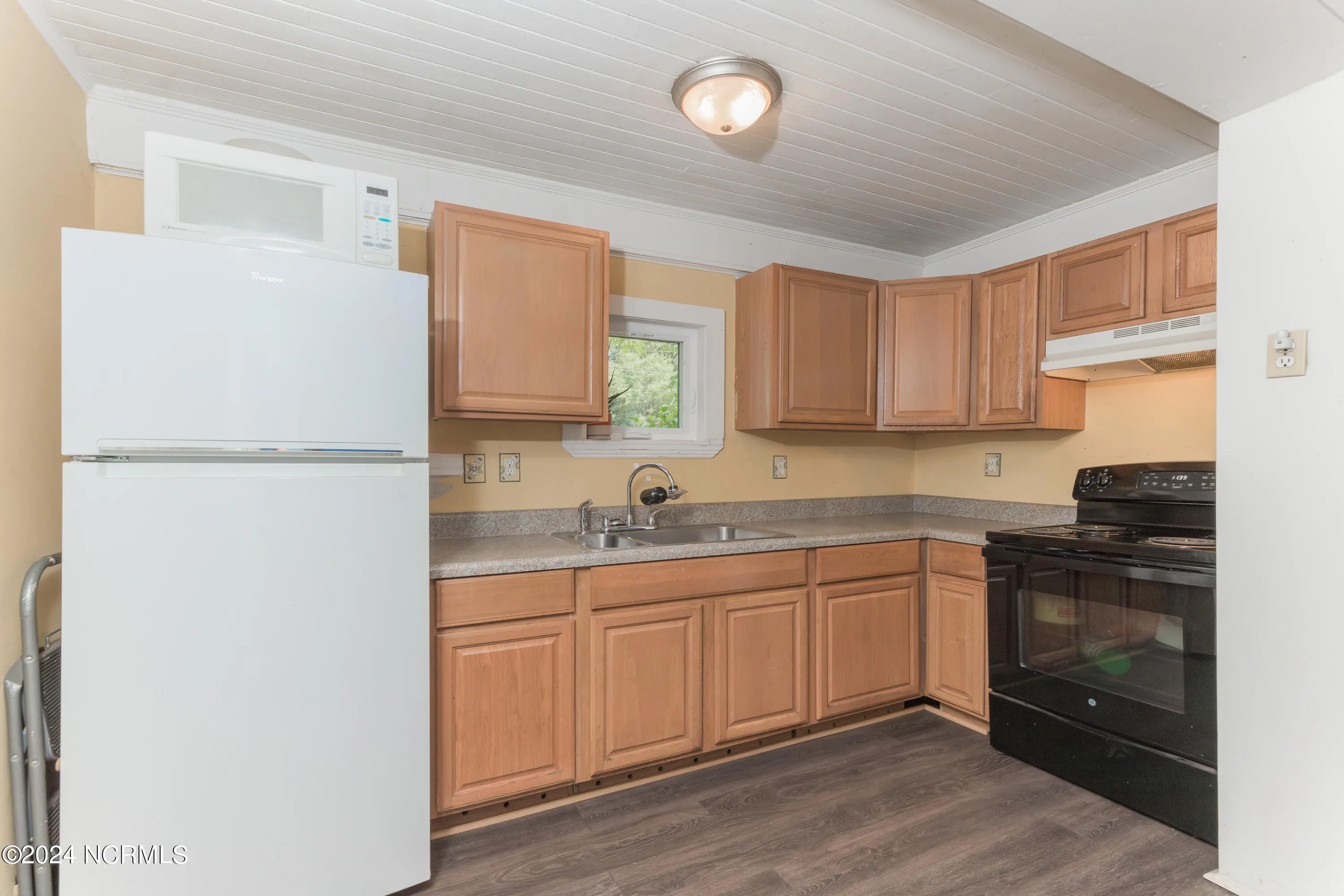 Wilmington, North Carolina 28401, United States, 2 Bedrooms Bedrooms, ,2 BathroomsBathrooms,Residential,Pending,49014