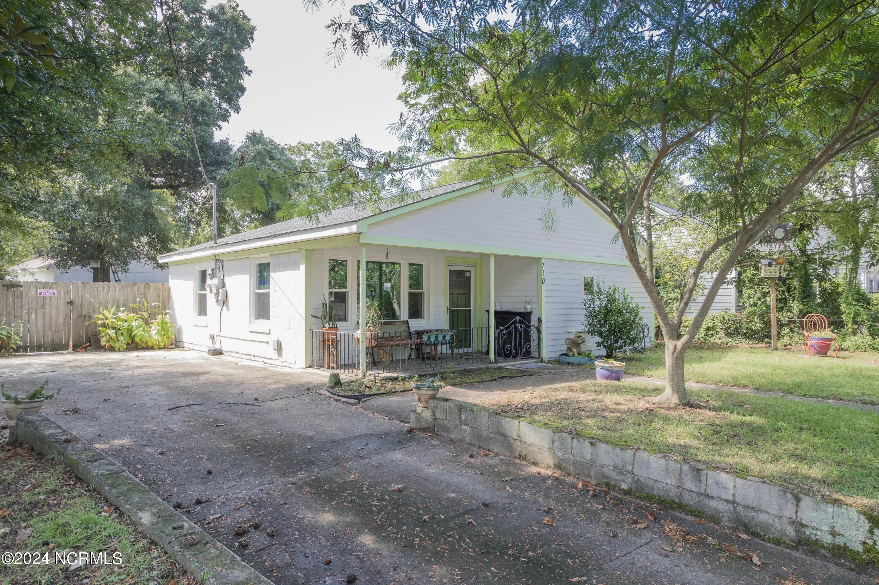 Wilmington, North Carolina 28401, United States, 2 Bedrooms Bedrooms, ,2 BathroomsBathrooms,Residential,Pending,49014