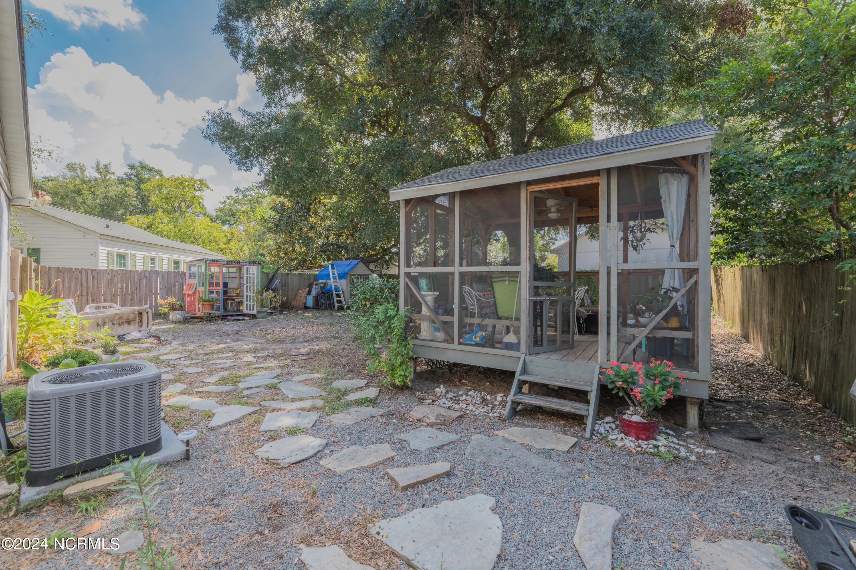 Wilmington, North Carolina 28401, United States, 2 Bedrooms Bedrooms, ,2 BathroomsBathrooms,Residential,Pending,49014