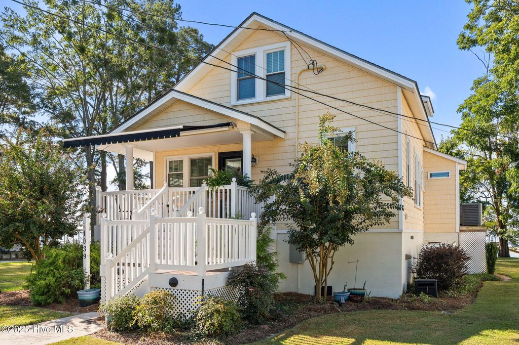 Photo of 1039 Bayview Road, Bath, NC 27808 (MLS # 100535316)