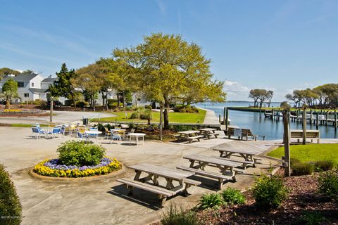 A home in Pine Knoll Shores