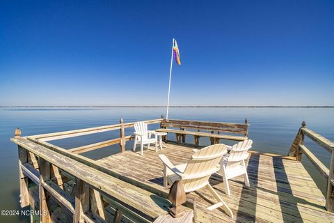 A home in Pine Knoll Shores