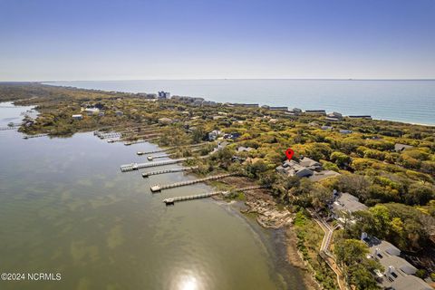 A home in Pine Knoll Shores