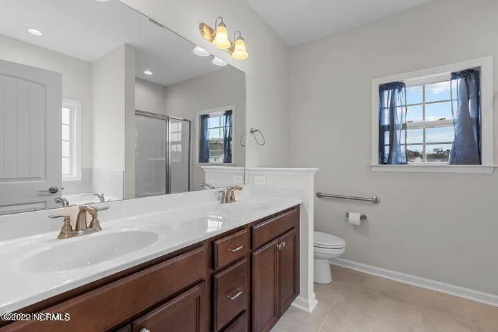 Greenville, North Carolina 27858, United States, 5 Bedrooms Bedrooms, ,3 BathroomsBathrooms,Residential,Active,132358