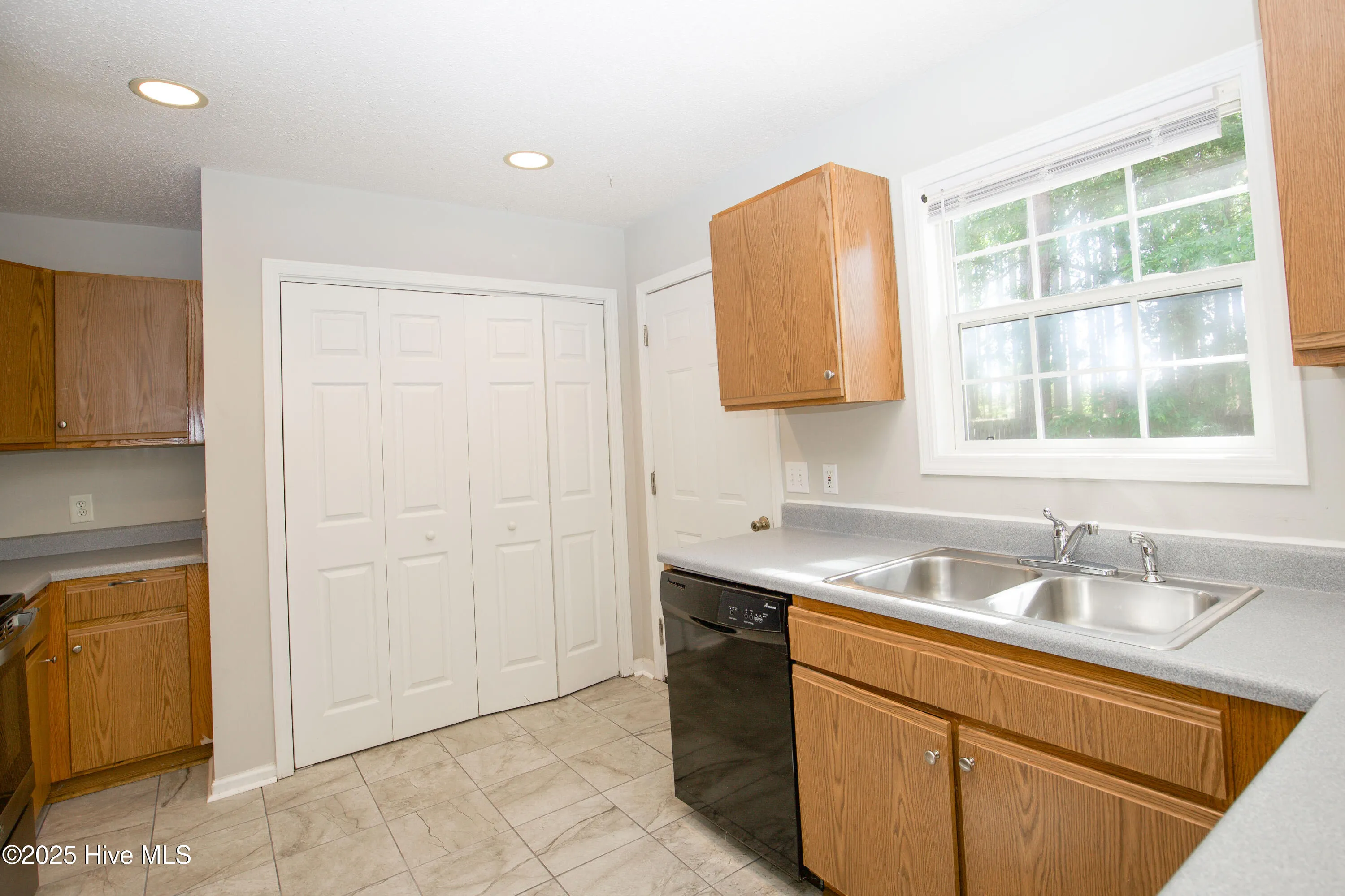 Aberdeen, North Carolina 28315, United States, 3 Bedrooms Bedrooms, ,2 BathroomsBathrooms,Residential,Active,116278