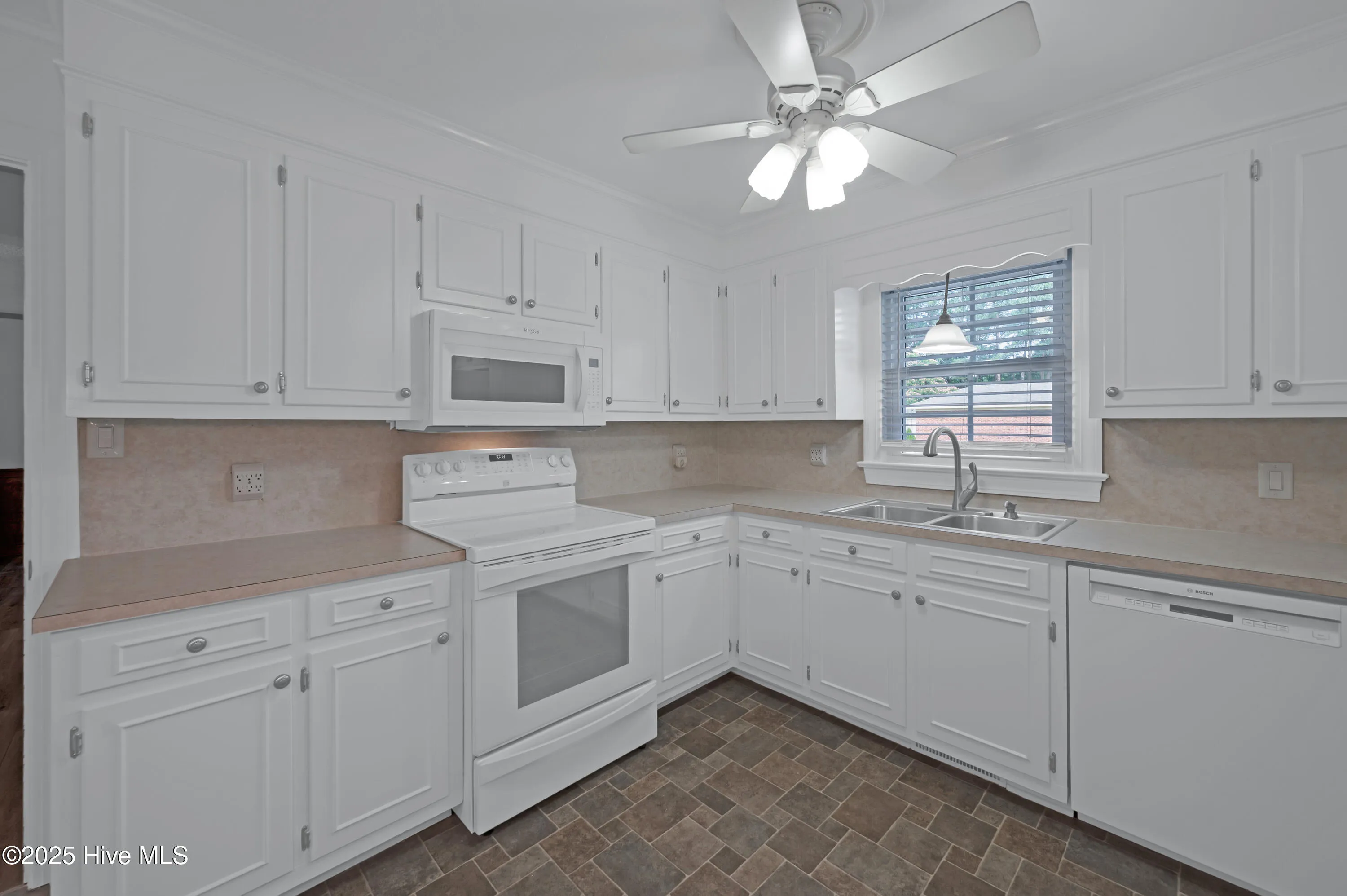 Greenville, North Carolina 27858, United States, 4 Bedrooms Bedrooms, ,3 BathroomsBathrooms,Residential,Active,146734