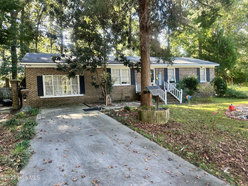 Photo of 111 Lynn Court, Jacksonville, NC 28540 (MLS # 100537132)