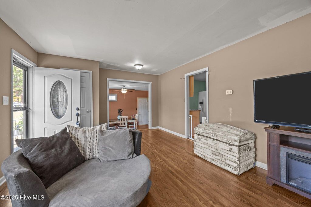 Photo of 18 White Oak Street, Jacksonville, NC 28540 (MLS # 100516405)