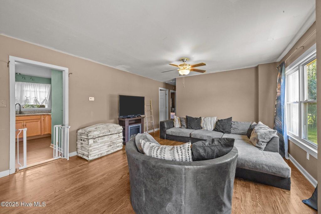 Photo of 18 White Oak Street, Jacksonville, NC 28540 (MLS # 100516405)