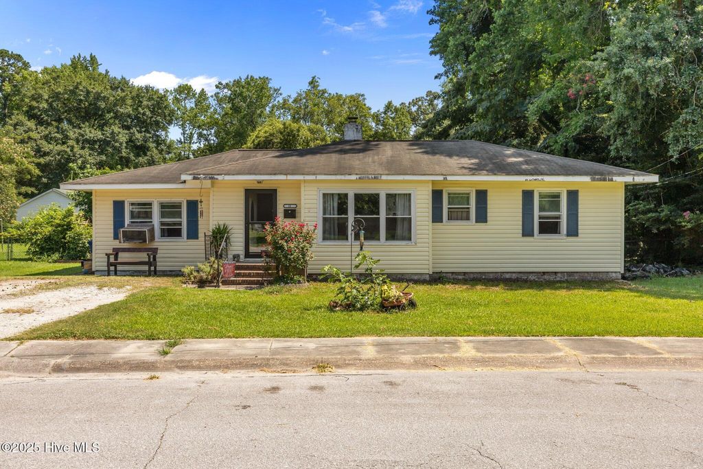 Photo of 18 White Oak Street, Jacksonville, NC 28540 (MLS # 100516405)