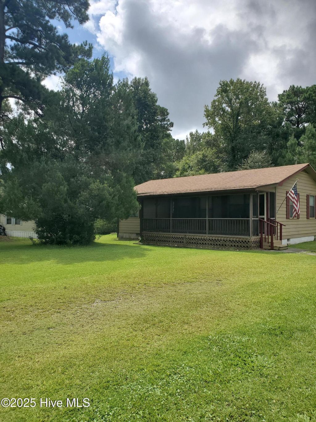 Photo of 113 Quail Point Drive, Hubert, NC 28539 (MLS # 100519337)