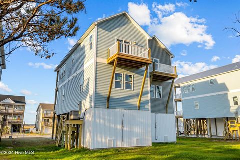 A home in North Topsail Beach