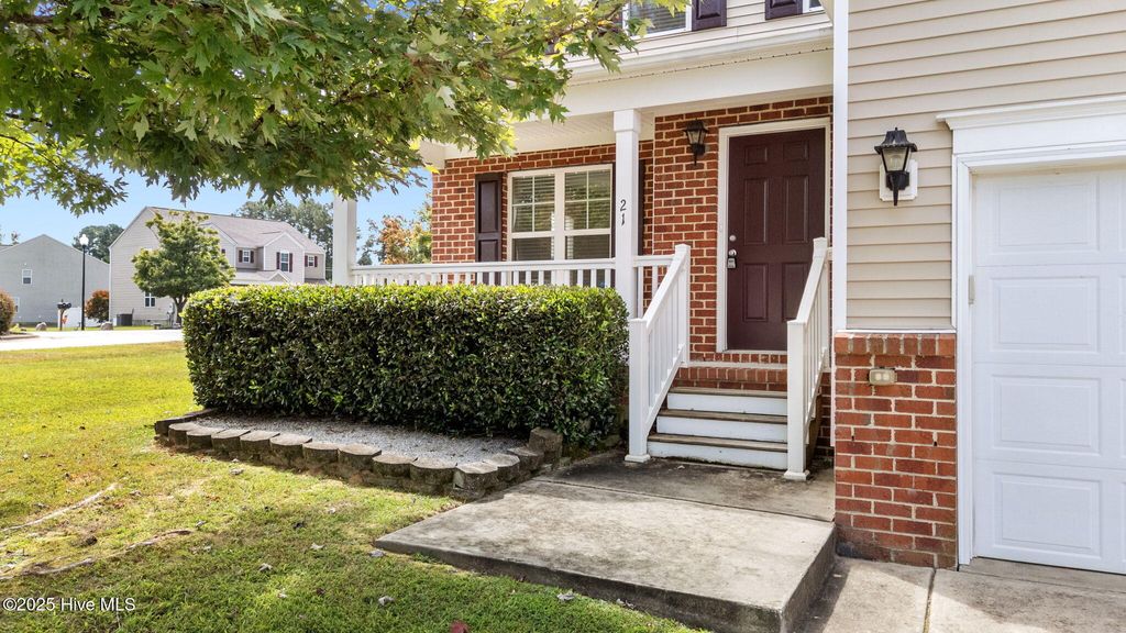Photo of 21 Woodcreek Lane, Clayton, NC 27520 (MLS # 100531327)