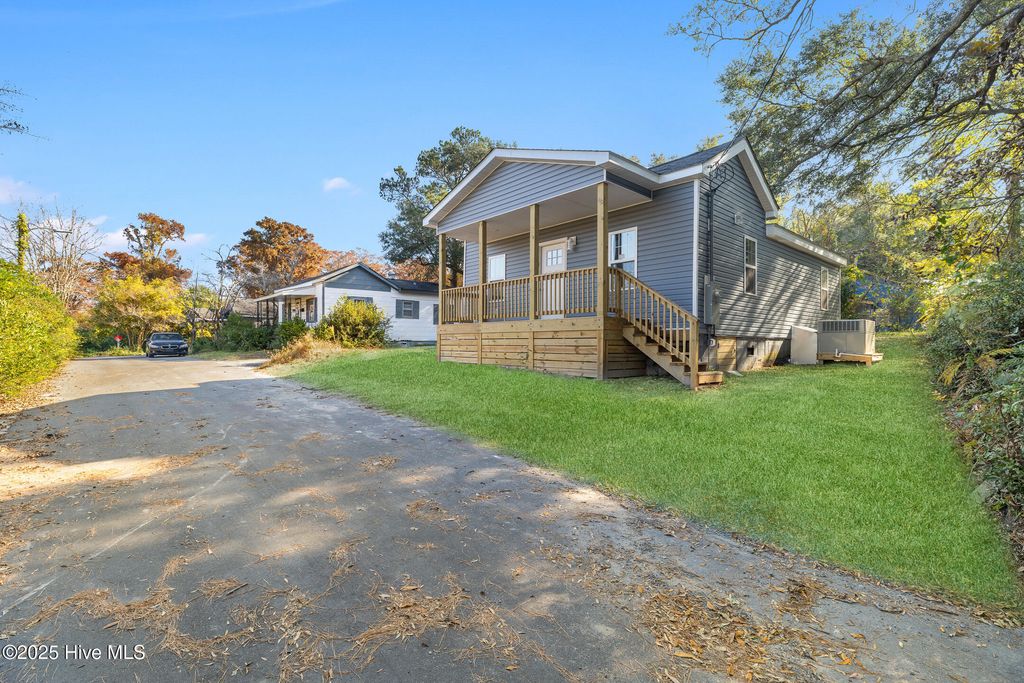 Photo of 1108 Whistler Avenue, Wilmington, NC 28401 (MLS # 100542513)