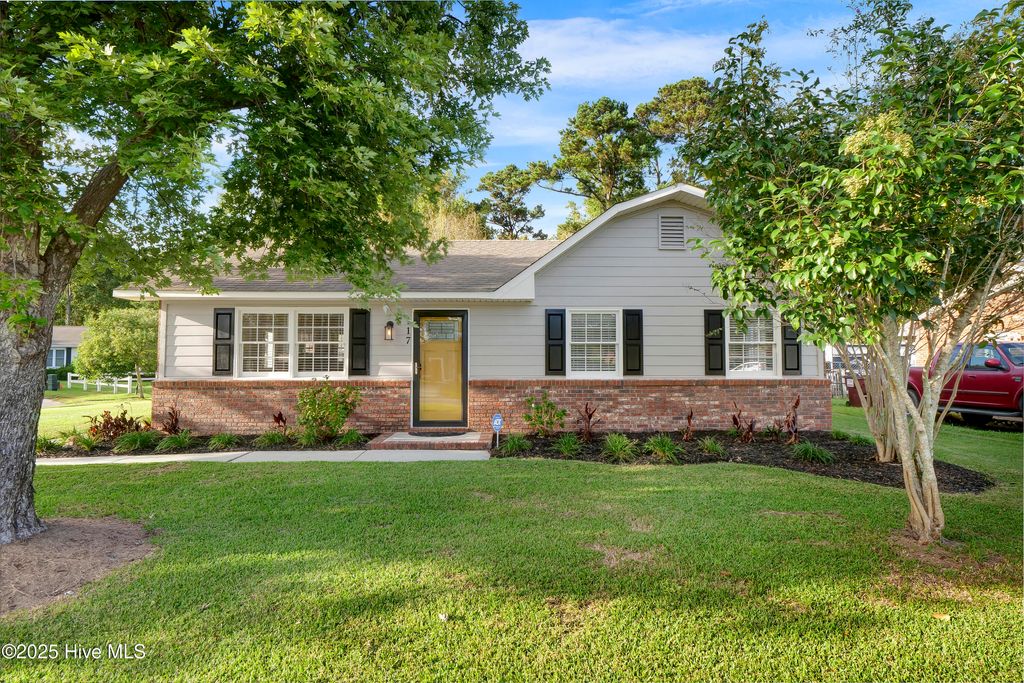 Photo of 117 Fairford Road, Castle Hayne, NC 28429 (MLS # 100534852)
