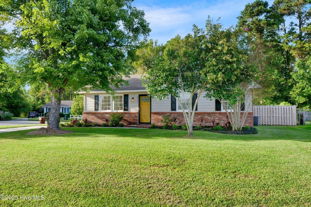 Photo of 117 Fairford Road, Castle Hayne, NC 28429 (MLS # 100534852)