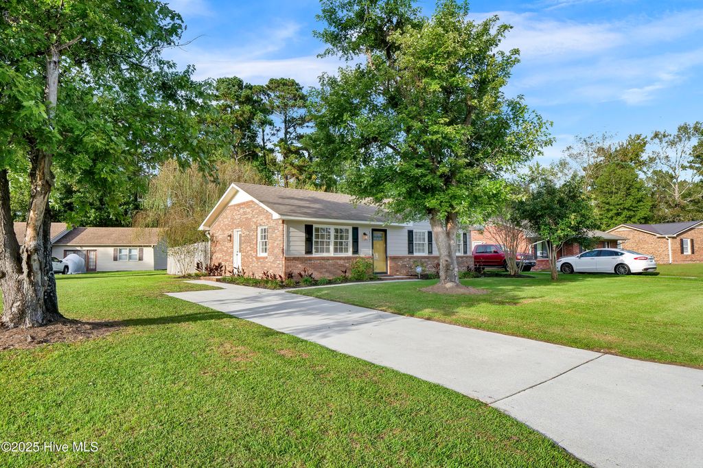 Photo of 117 Fairford Road, Castle Hayne, NC 28429 (MLS # 100534852)