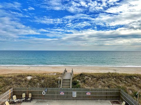 A home in North Topsail Beach