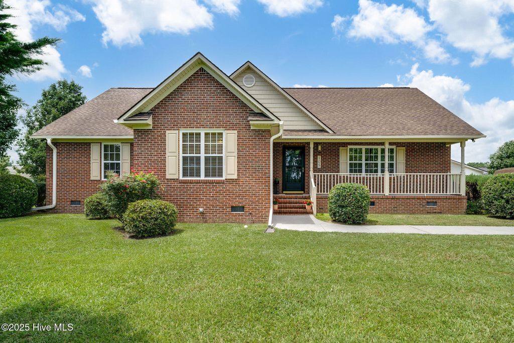 Photo of 105 Phillip Mills Drive, Teachey, NC 28464 (MLS # 100517350)