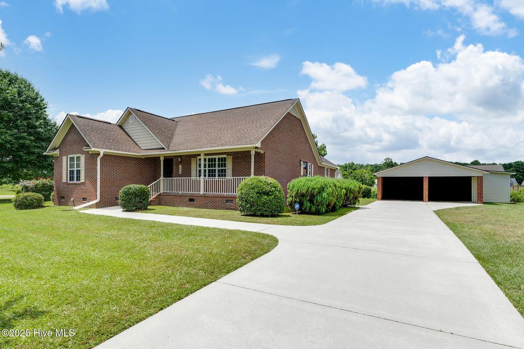 Photo of 105 Phillip Mills Drive, Teachey, NC 28464 (MLS # 100517350)