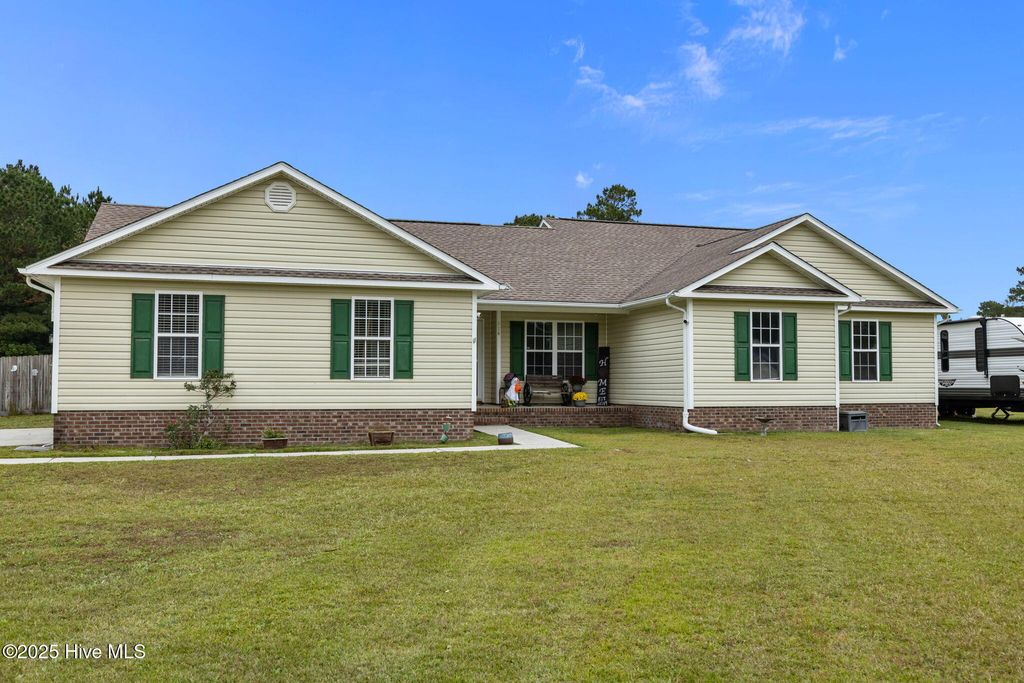 Photo of 114 Trailwood Drive, Hubert, NC 28539 (MLS # 100533064)
