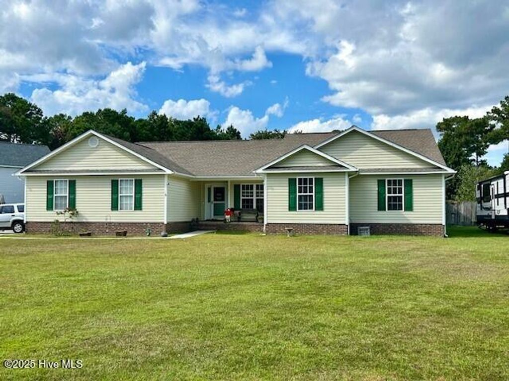 Photo of 114 Trailwood Drive, Hubert, NC 28539 (MLS # 100533064)