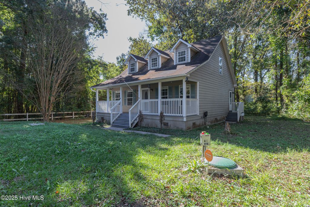 Photo of 353 Potters Hill Road, Richlands, NC 28574 (MLS # 100537382)