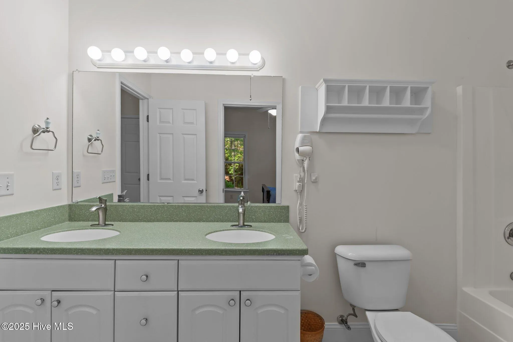 Southport, North Carolina 28461, United States, 3 Bedrooms Bedrooms, ,2 BathroomsBathrooms,Residential,Active,136418