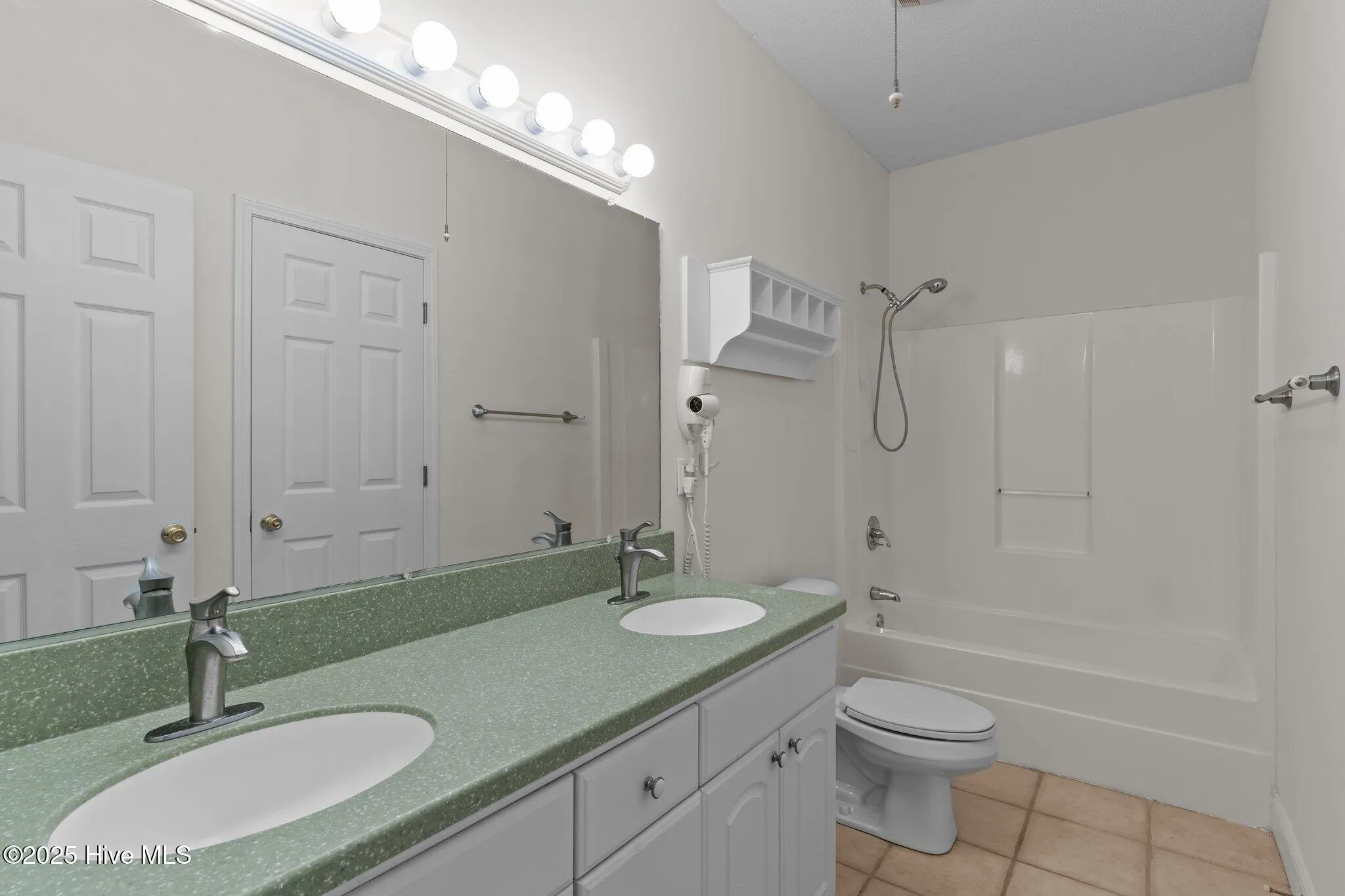 Southport, North Carolina 28461, United States, 3 Bedrooms Bedrooms, ,2 BathroomsBathrooms,Residential,Active,136418