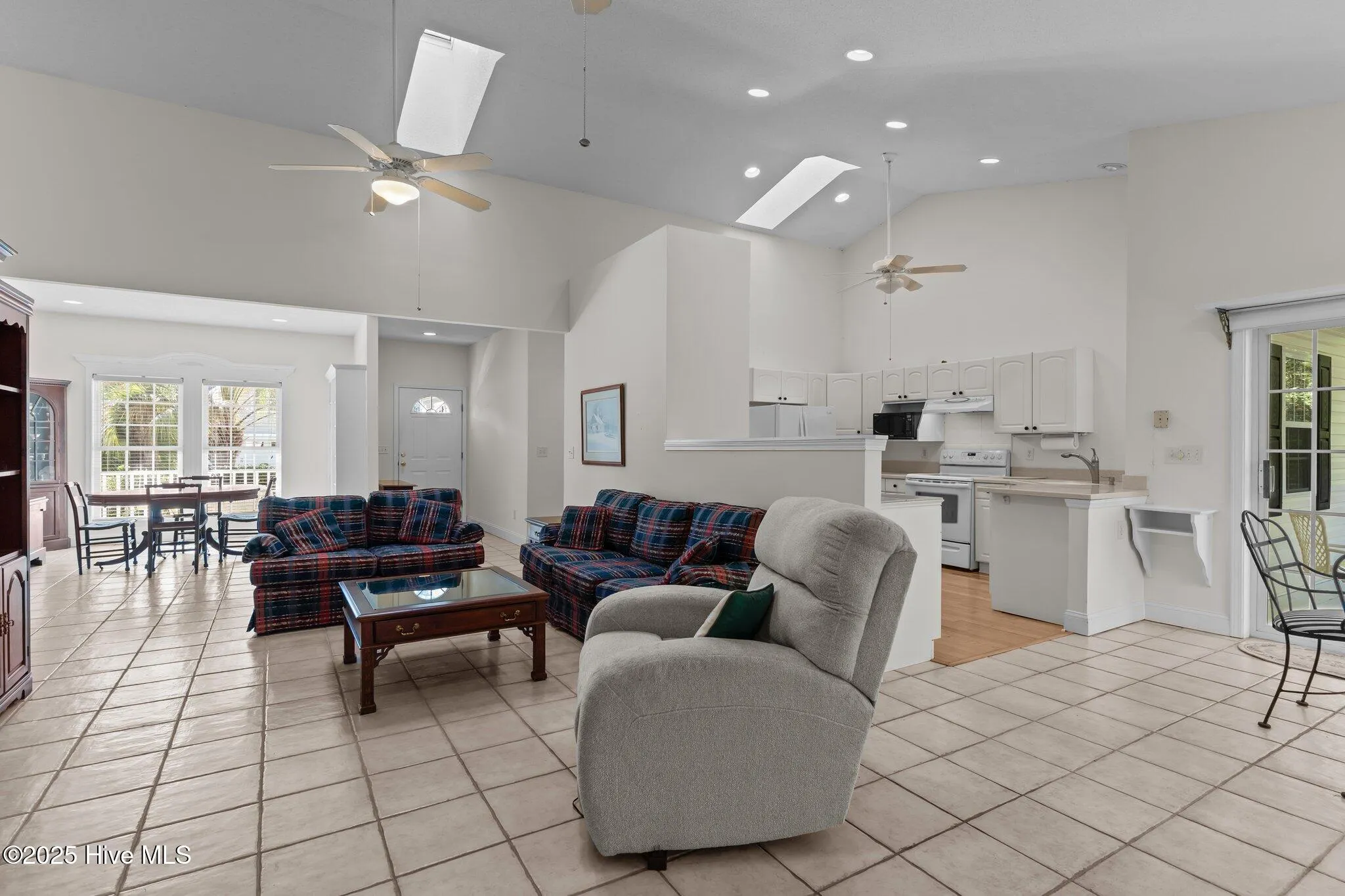 Southport, North Carolina 28461, United States, 3 Bedrooms Bedrooms, ,2 BathroomsBathrooms,Residential,Active,136418