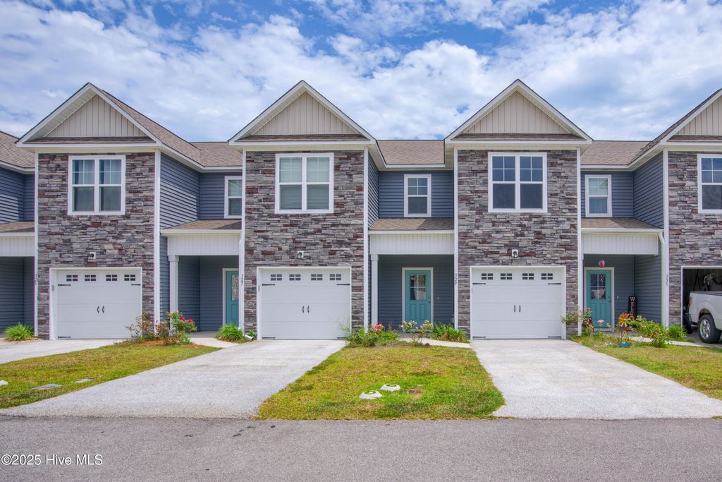 Photo of 329 S Stingray Lane, Sneads Ferry, NC 28460 (MLS # 100509359)