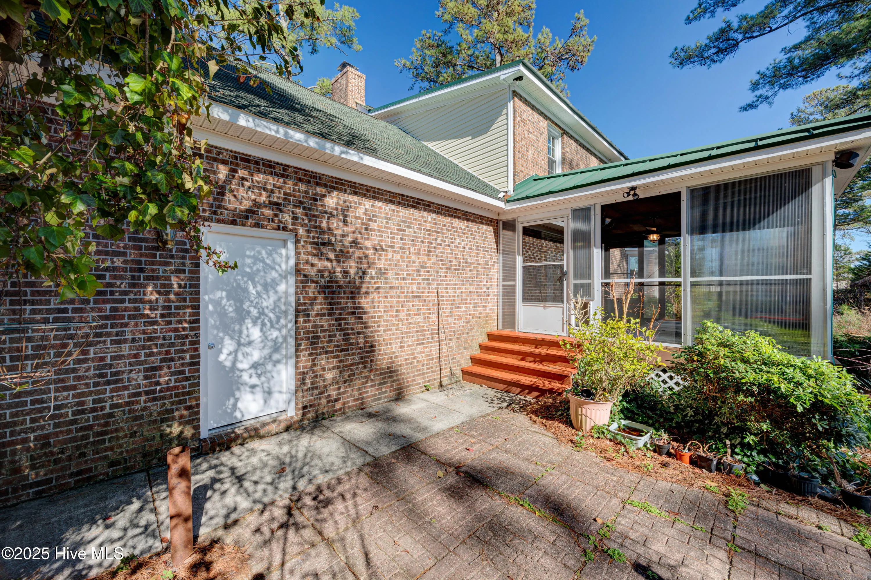 Jacksonville, North Carolina 28540, United States, 4 Bedrooms Bedrooms, ,3 BathroomsBathrooms,Residential,Active,2844