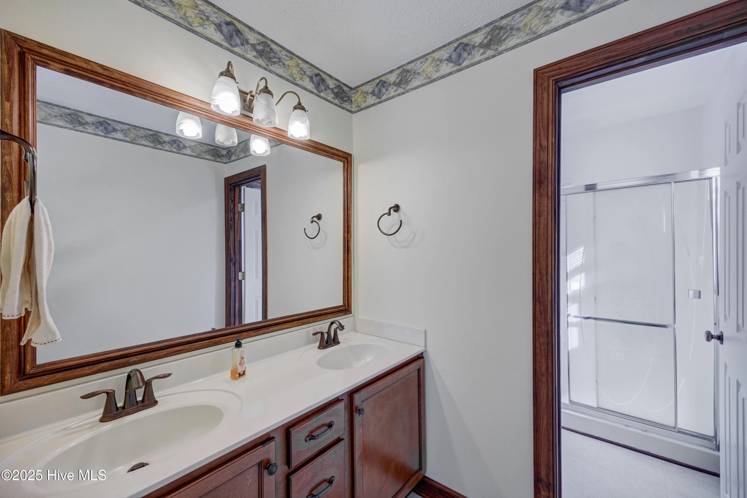 Jacksonville, North Carolina 28540, United States, 4 Bedrooms Bedrooms, ,3 BathroomsBathrooms,Residential,Active,2844