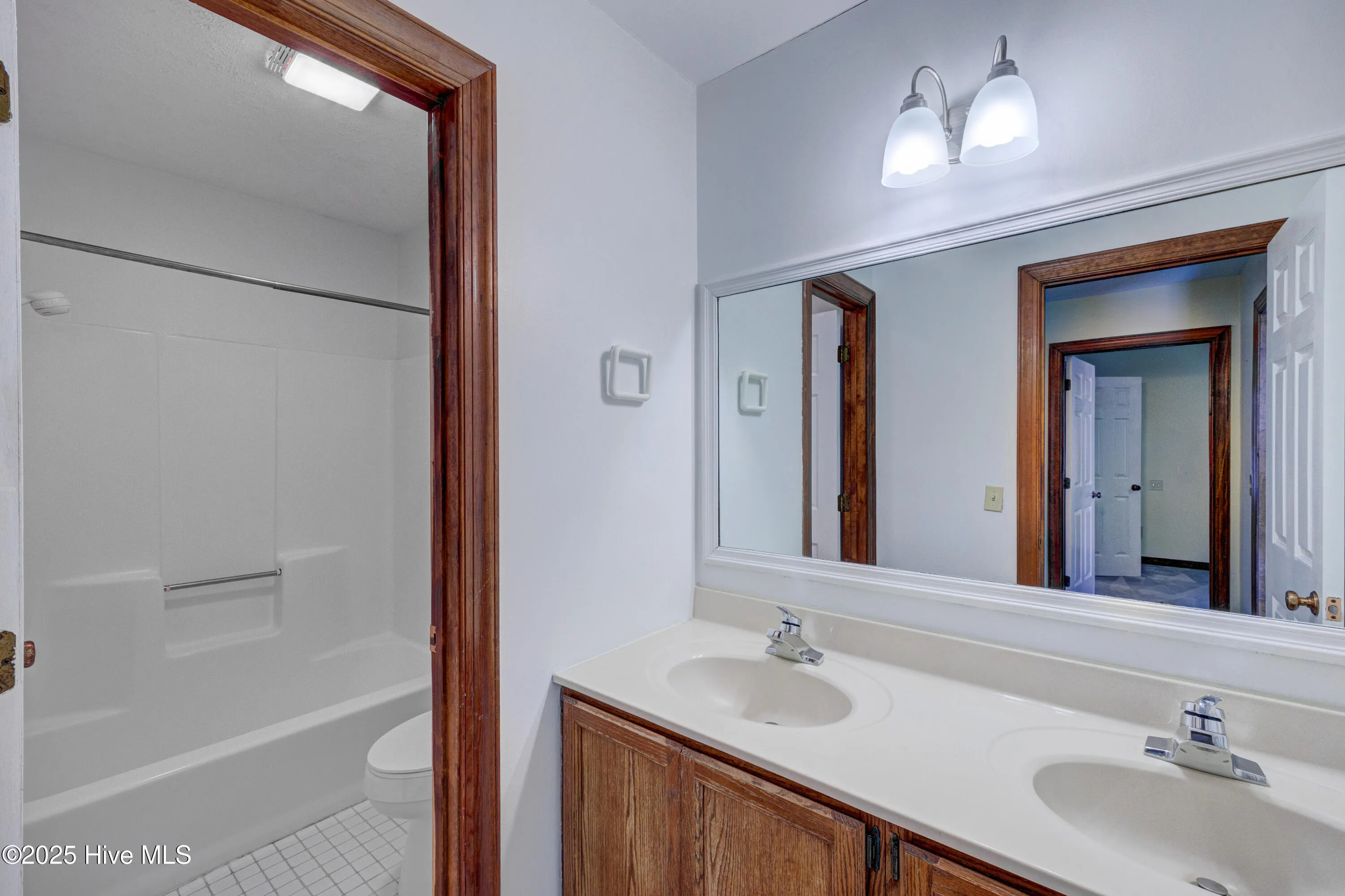 Jacksonville, North Carolina 28540, United States, 4 Bedrooms Bedrooms, ,3 BathroomsBathrooms,Residential,Active,2844