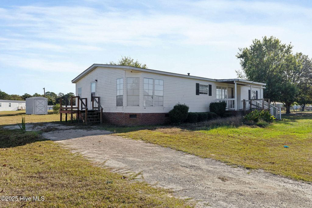 Photo of 3821 Lindsey Lane, La Grange, NC 28551 (MLS # 100537093)