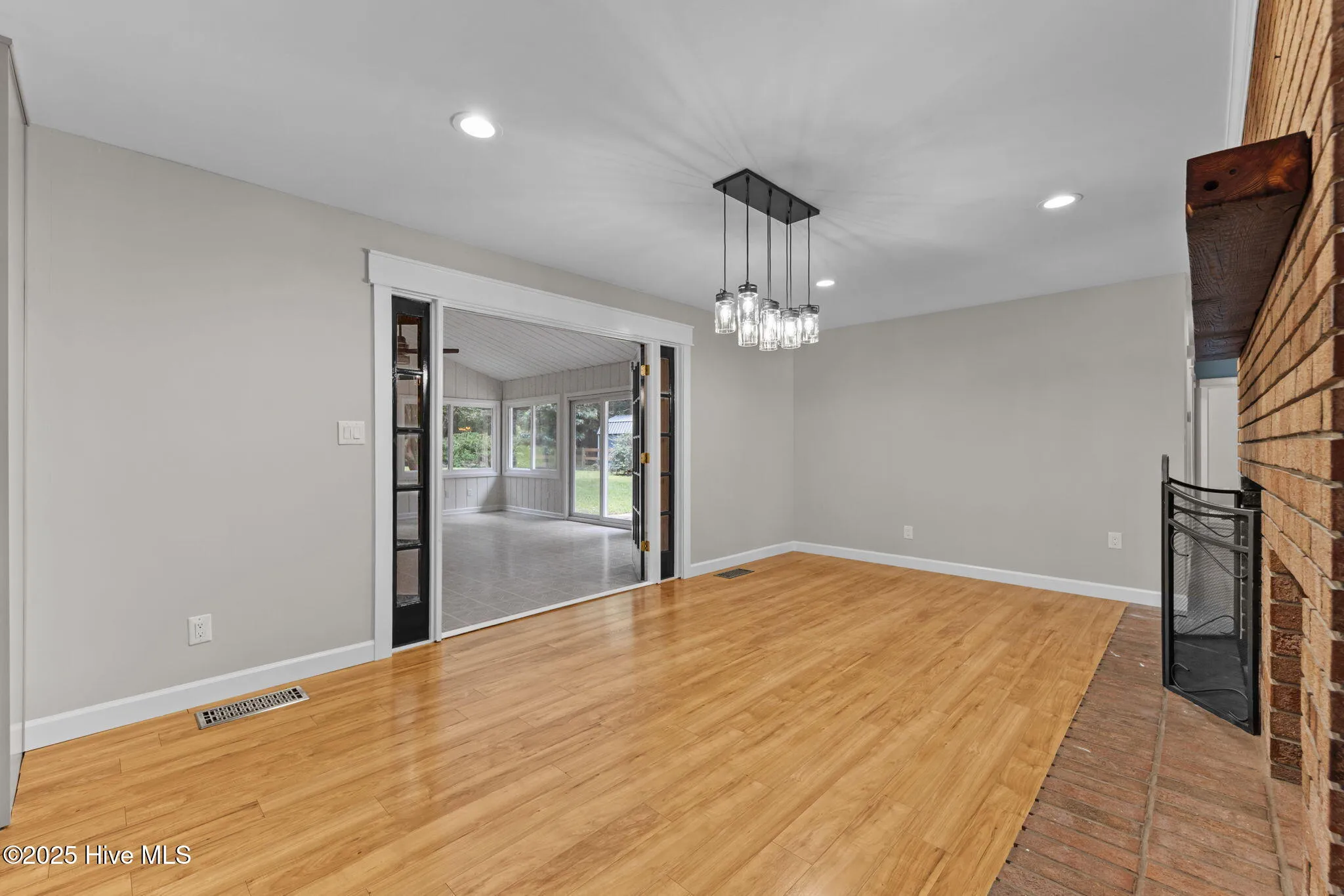 Whispering Pines, North Carolina 28327, United States, 3 Bedrooms Bedrooms, ,2 BathroomsBathrooms,Residential,Pending,222596