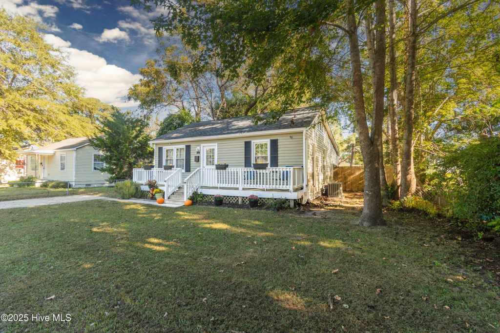 Photo of 304 Roosevelt Road, Jacksonville, NC 28540 (MLS # 100537364)