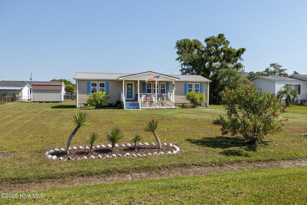 Photo of 139 Diamond City Drive, Harkers Island, NC 28531 (MLS # 100506491)